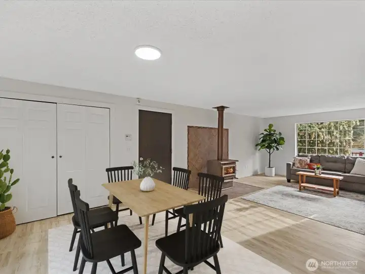 Virtual staging in dining room