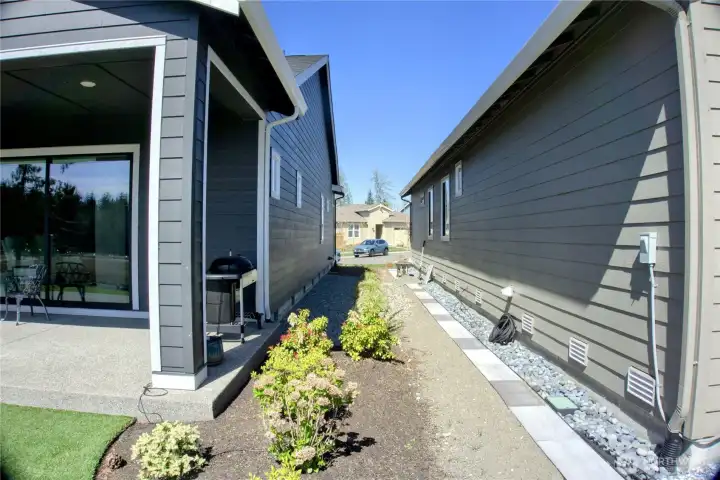 landscaped side yard