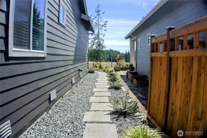 landscaped side yard