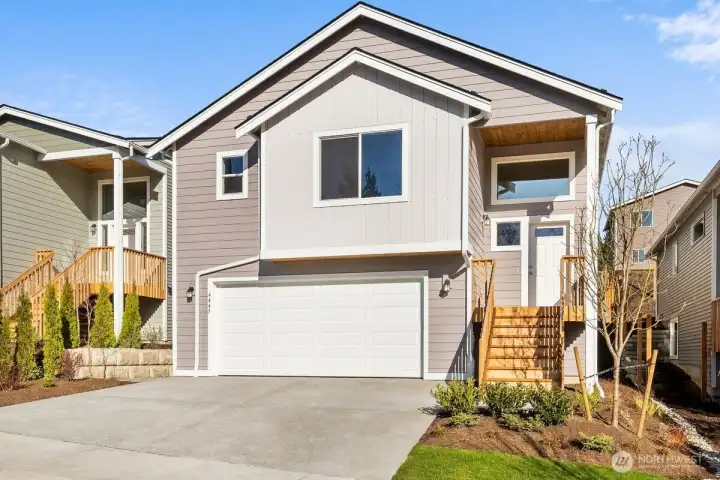 Photographs are for illustrative purposes only. Features, finishes, interior/exterior colors, landscaping and floorplan shown may vary from actual homes built