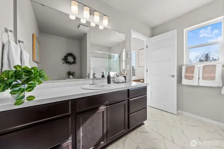 Photographs are for illustrative purposes only. Features, finishes, interior/exterior colors, landscaping and floorplan shown may vary from actual homes built