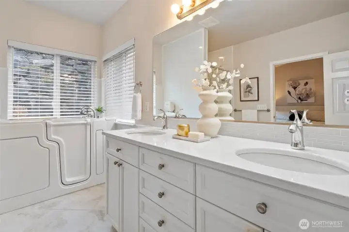 Primary en-suite