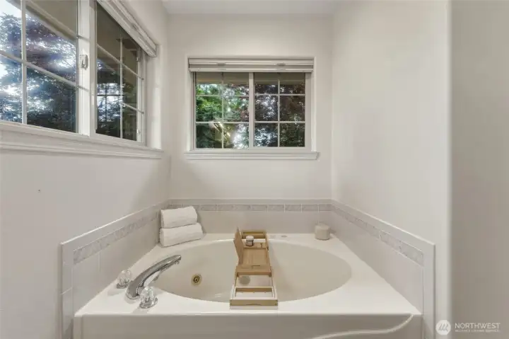 Jetted Soaking Bathtub
