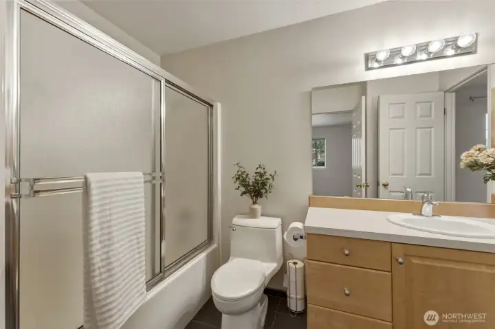 Jack-and-Jill Full Bathroom