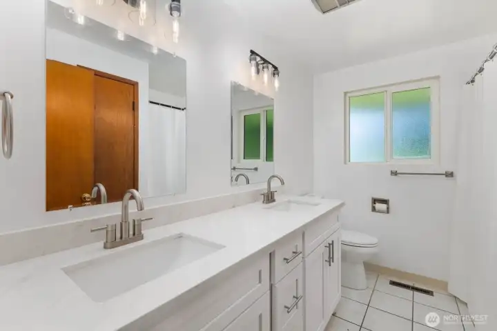 Upper Bathroom Upper Bathroom