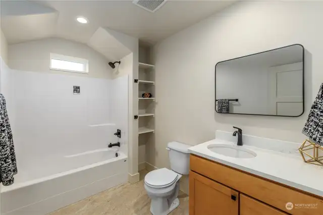 upper level full bathroom