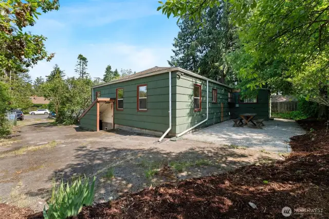 Driveway with access to secure crawl space