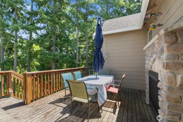 Gas fireplace on Deck!