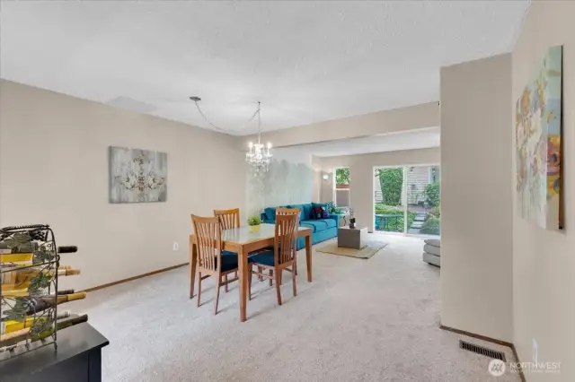 Entryb to dining room
