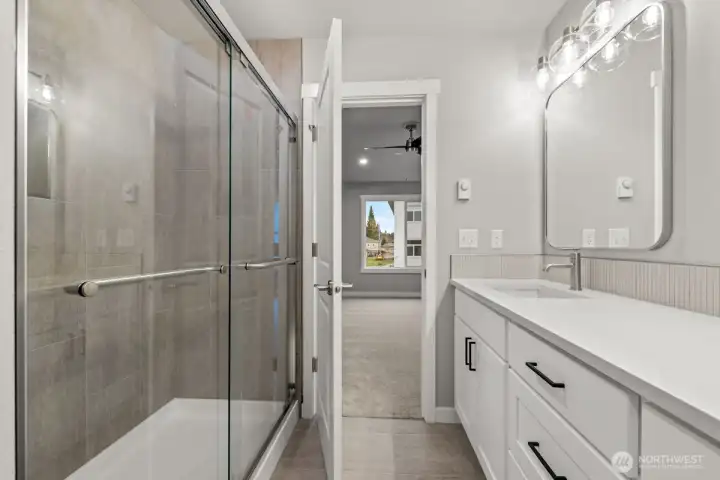 Photographs are for illustrative purposes only. Features, finishes, interior/exterior colors, landscaping and floorplan shown may vary from actual homes built.