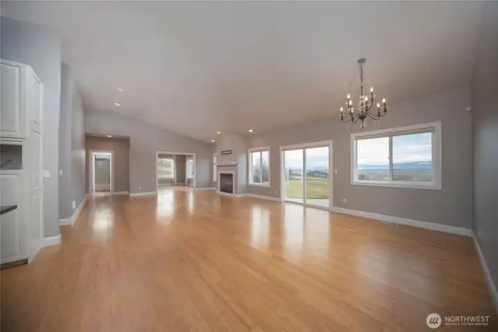 Welcome in to the spacious great room