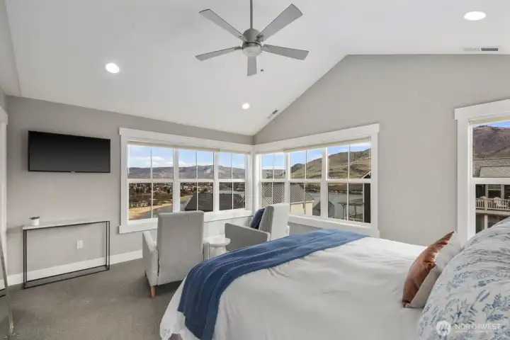 Huge primary suite with expansive Lake Chelan views