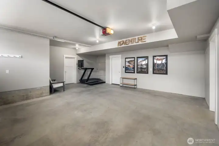 Additional space for home gym - Peloton included!