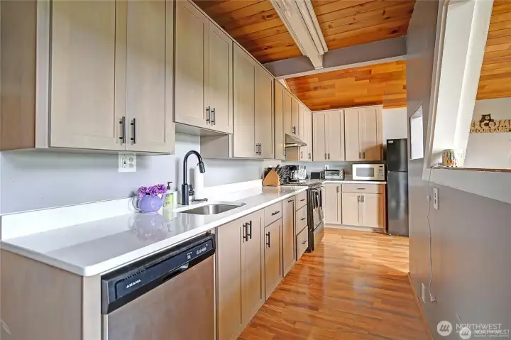 Delicious, modern and perfectly appointed and planned out is the kitchen.