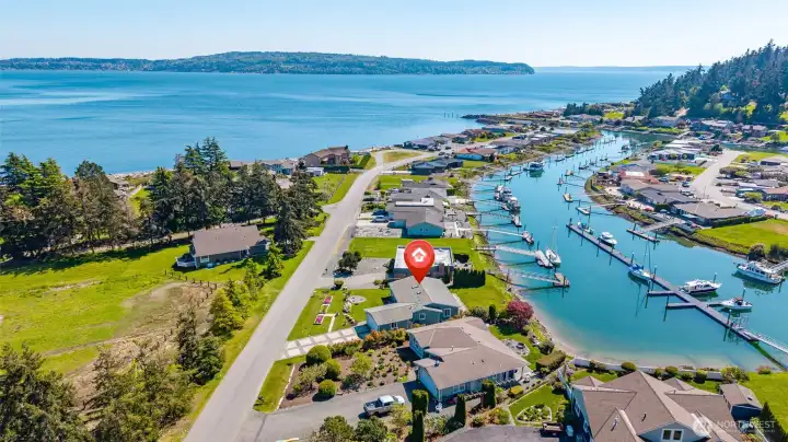 Coastal living in N.Whidbey's premier boating community