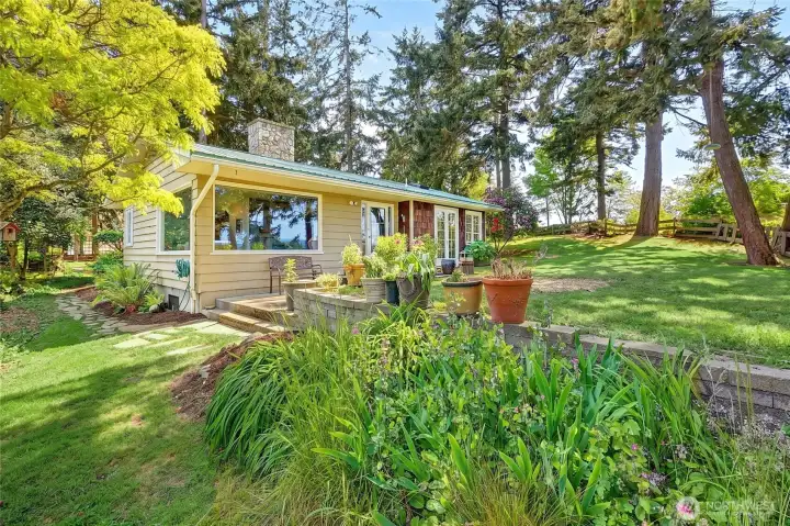 Quality of materials and workmanship are evident throughout this property. The main home, studio apartment/garage have metal roofs and clear cedar 1x10 siding with beveled corners...