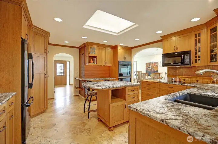 Kitchen features stunning clear grain oak flush shaker style cabinets. The true craftsman style kitchen...