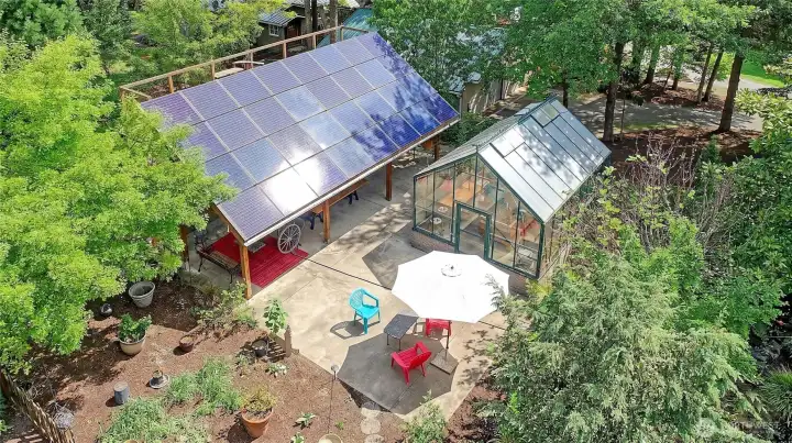 Solar panel stand-alone system built by the seller as well. Solar panels feed back into power grid for owner credits...