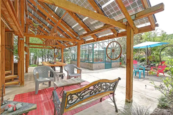 Nice work spot under the solar palace. My seller was a wonderful artist; this is where she would have her art project parties...