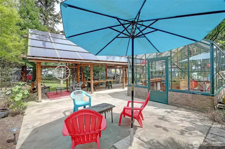 Great patio space area off of the green house..
