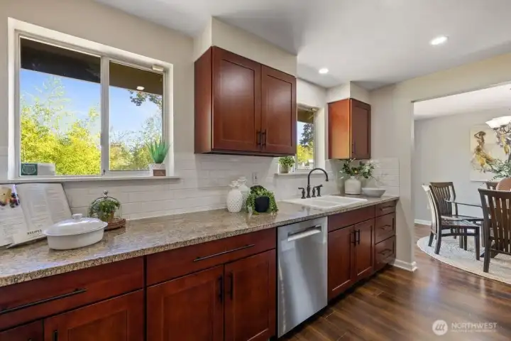 Brand-new stainless steel appliances complete your kitchen Brand-new stainless steel appliances complete your kitchen
