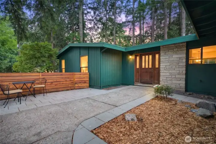 Fantastic fenced private front entry courtyard