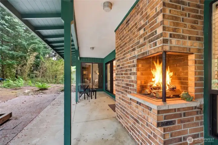 Exterior barbeque, firepit
