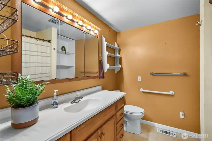 Ensuite Bathroom with Full Tub Ensuite Bathroom with Full Tub