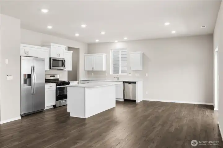 Lots of space for entertaining! Lots of space for entertaining!