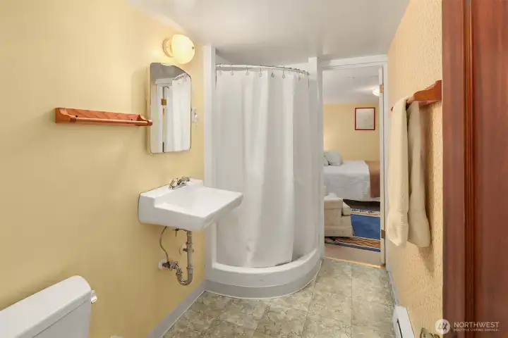 lower level 3/4 bath