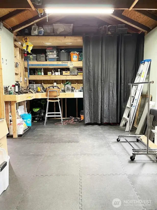 Garage / workshop