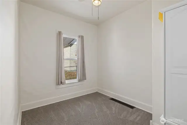 Middle bedroom