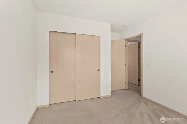 Guest bedroom 1 - beyond is the entrance to guest bedroom 2