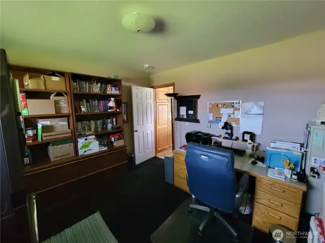 Bedroom / Home Office