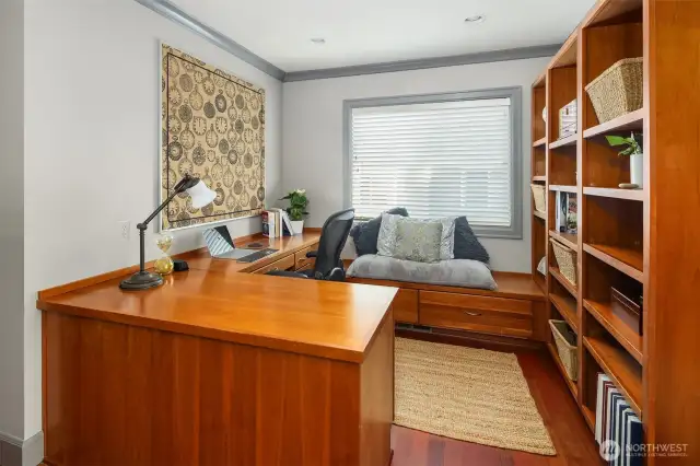 Check out this convenient office space that is located at the upstairs landing. Another work from hope option, or maybe a place to study?  You decide!  Just another example of this home's fabulous floorplan flexibility.