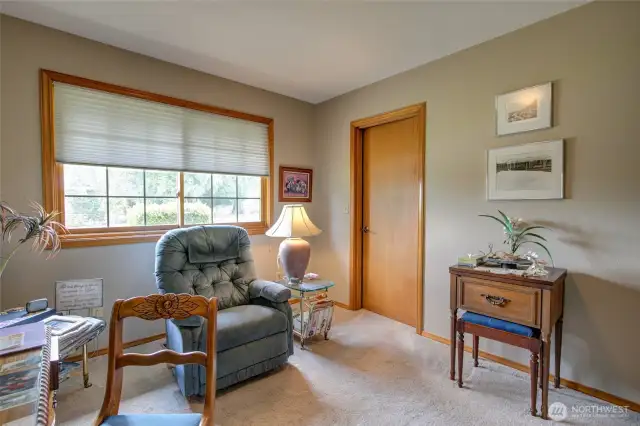 Bedrom used as office