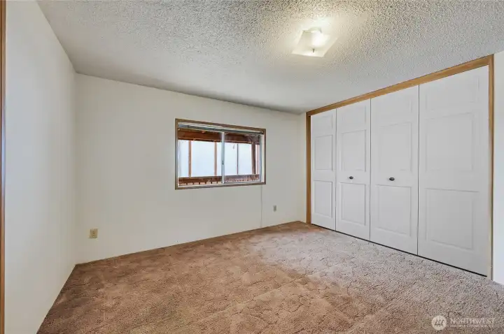 Primary BR with ensuite bath. The closet doors are virtually staged.