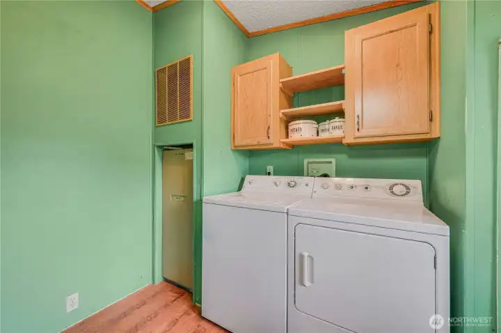Laundry room, pantry