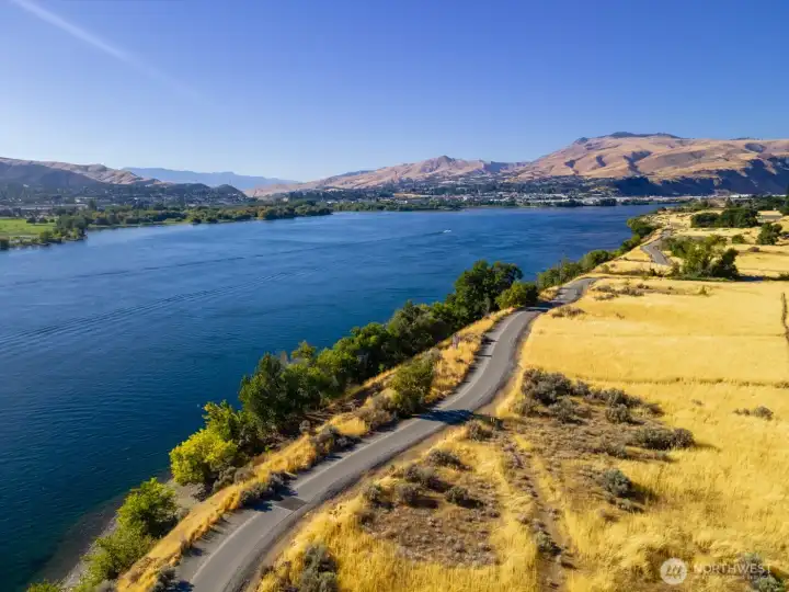 Direct access to the Apple Capital loop trail.