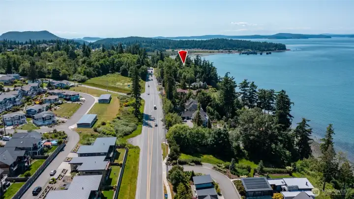 Oakes Avenue, a main road of Anacortes, runs along the South side of the property. Easy access to San Juan ferry terminal, Washington Park, and a 5 minute drive to downtown Anacortes.