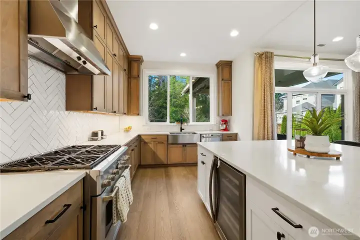 Stainless premium GE appliances including six burner gas stove