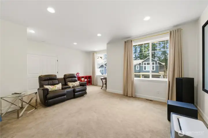 Large bonus room with front views.