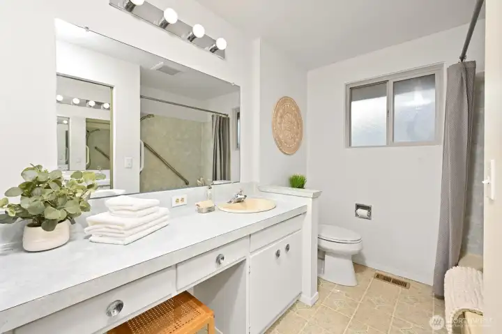 Full bath on the main floor.