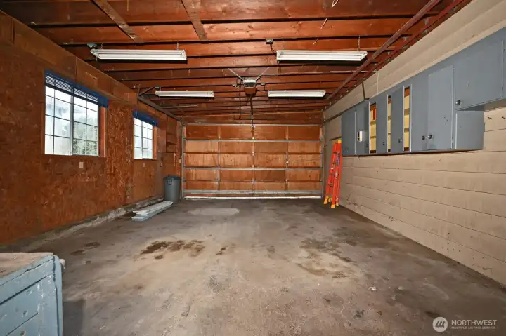 500 Sqauare foot garage/shop perfect for cars, boats, projects!  You decide.