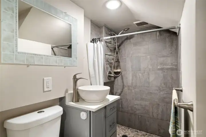 Lower level 3/4 bath