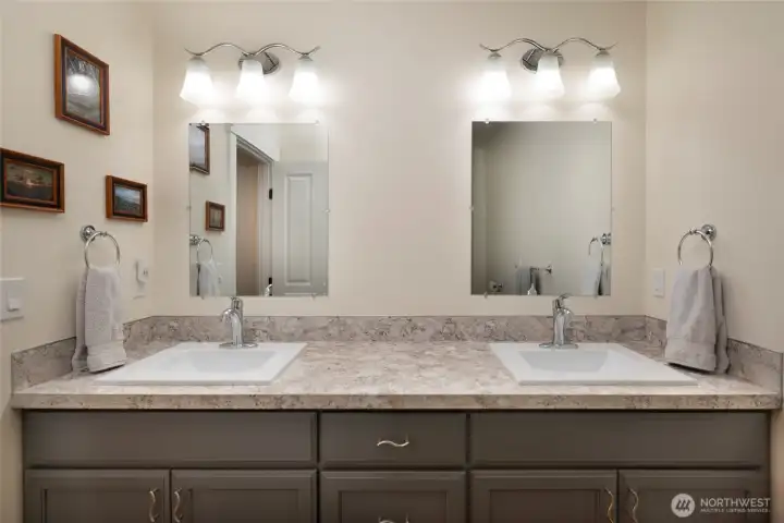 Through the walk-in closet, an ensuite  bathroom provides everything you need for  discrete living downstairs.