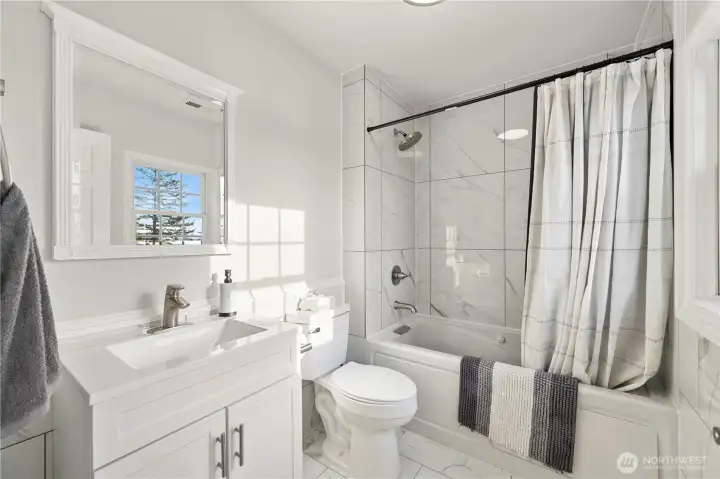 Bedroom Suite #2: Full Bathroom