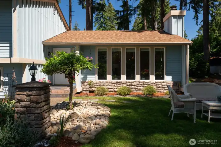 Enjoy the sound of birds on the grass