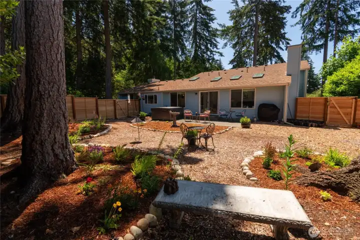 Fully fenced backyard, barbecue area