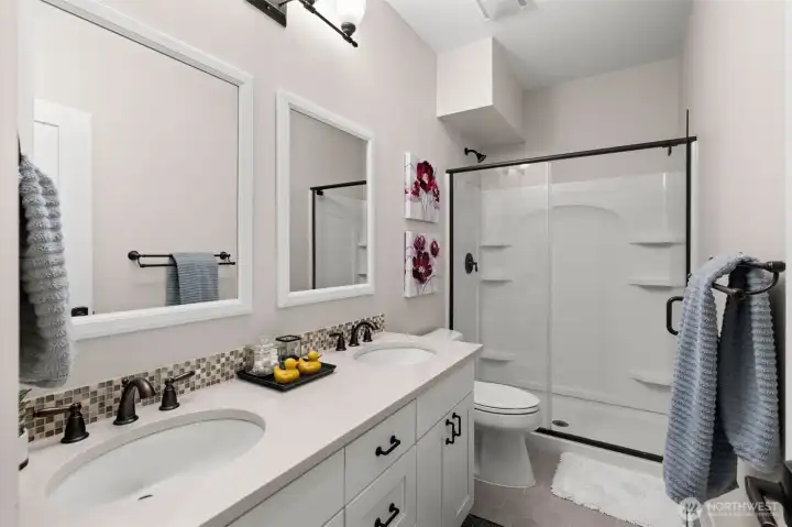 En-suite for bed 6 En-suite for bed 6